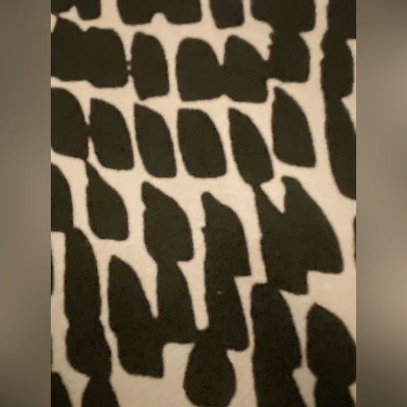 Black and white small maternity wrap around dress from LIZ LANGE - Picture 3 of 6